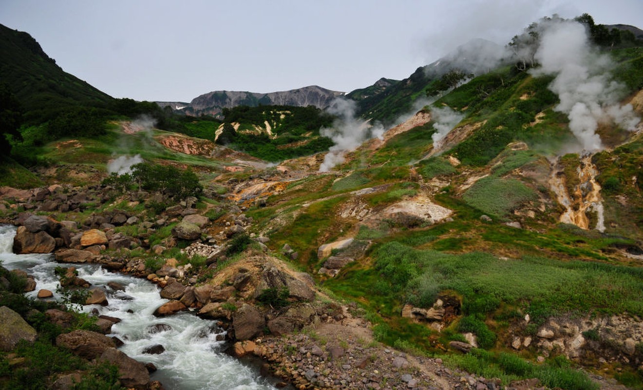 Canh dep “van nguoi me” o thung lung Geysers, Nga